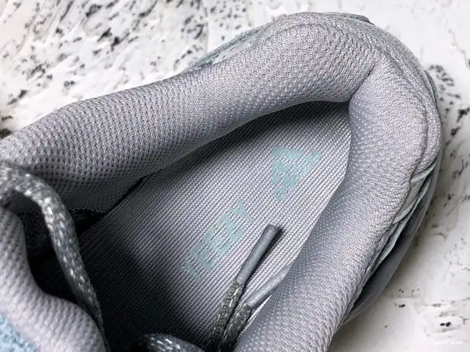 V2 Boost 'Inertia' Adidas Yeezy FW2549 700 0428